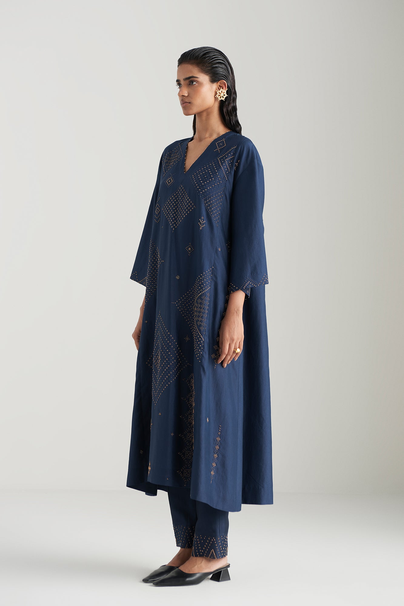 NALLINI-KURTA SET