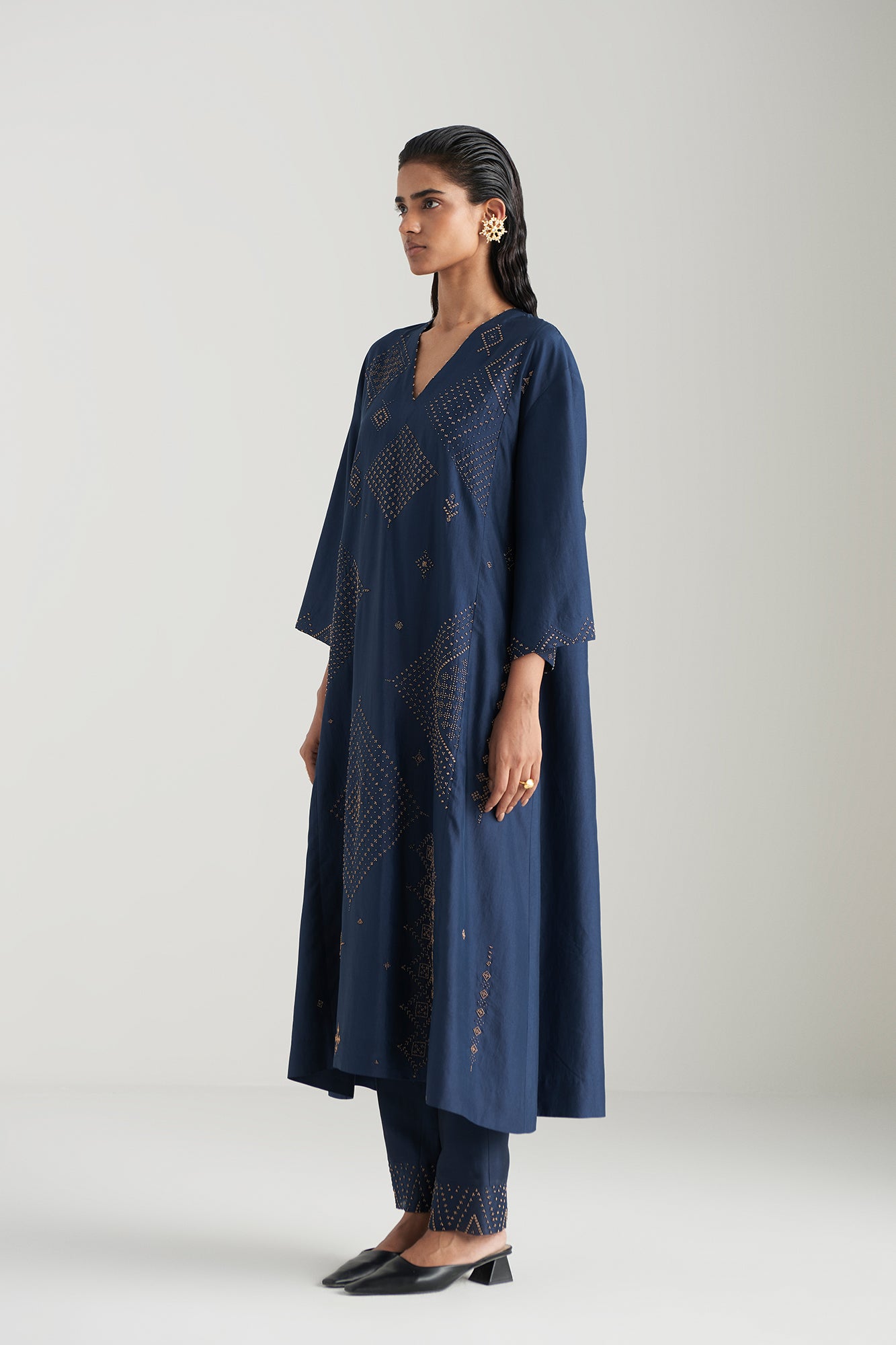 NALLINI-KURTA SET