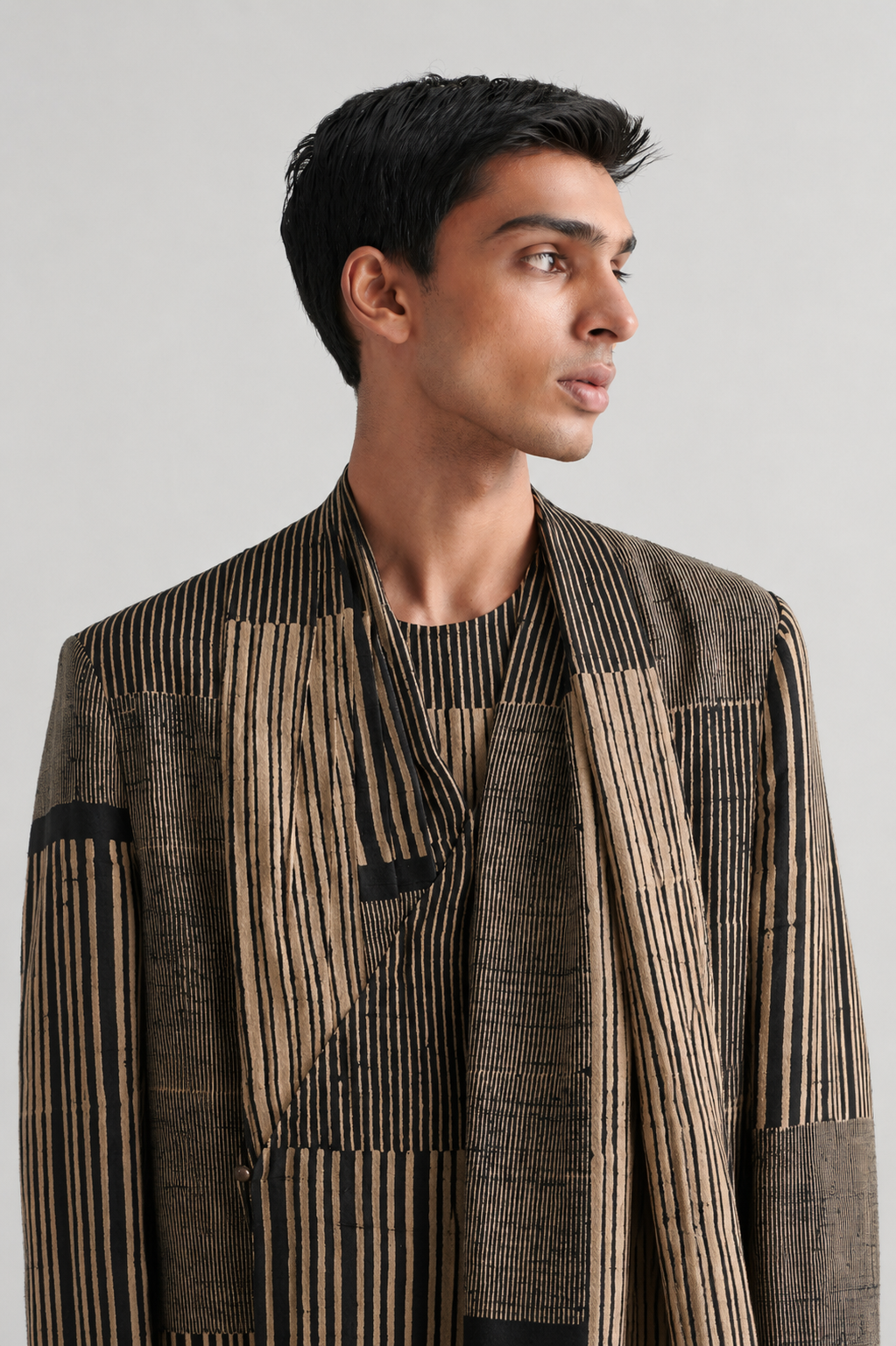 KAVI-KURTA SET WITH DETACHABLE STOLE
