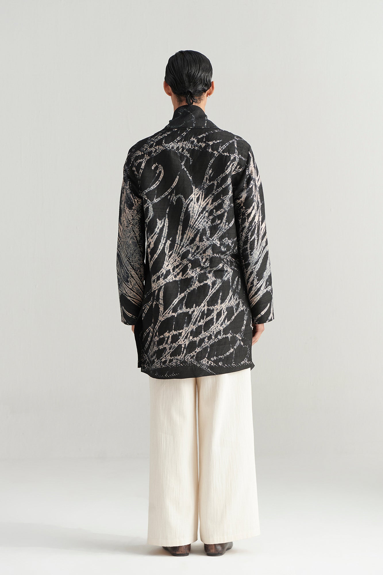 AMAY-KURTA SET WITH DETACHABLE STOLE