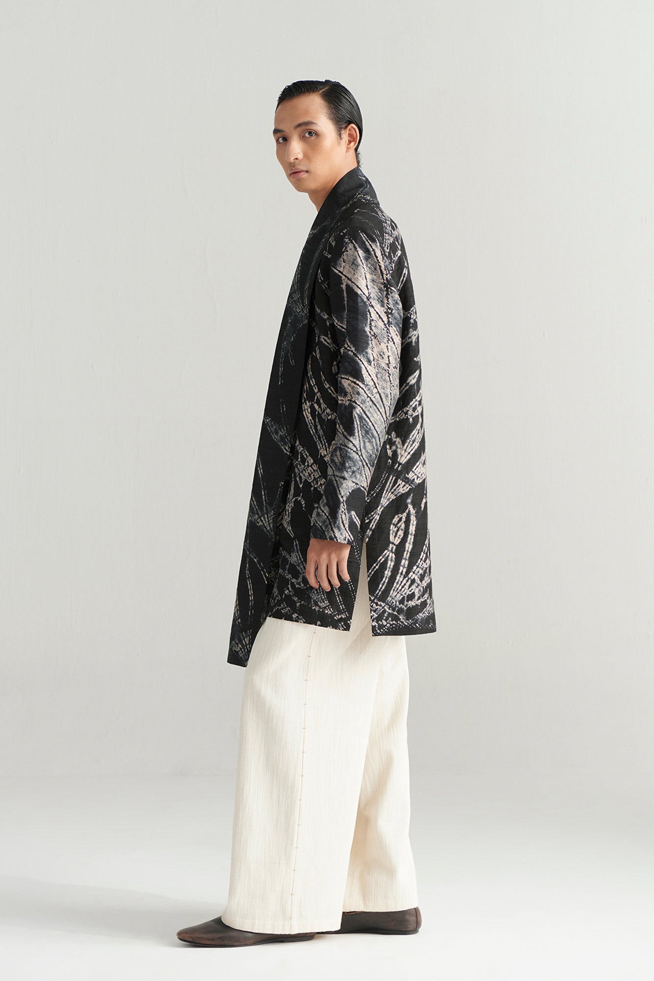 AMAY-KURTA SET WITH DETACHABLE STOLE
