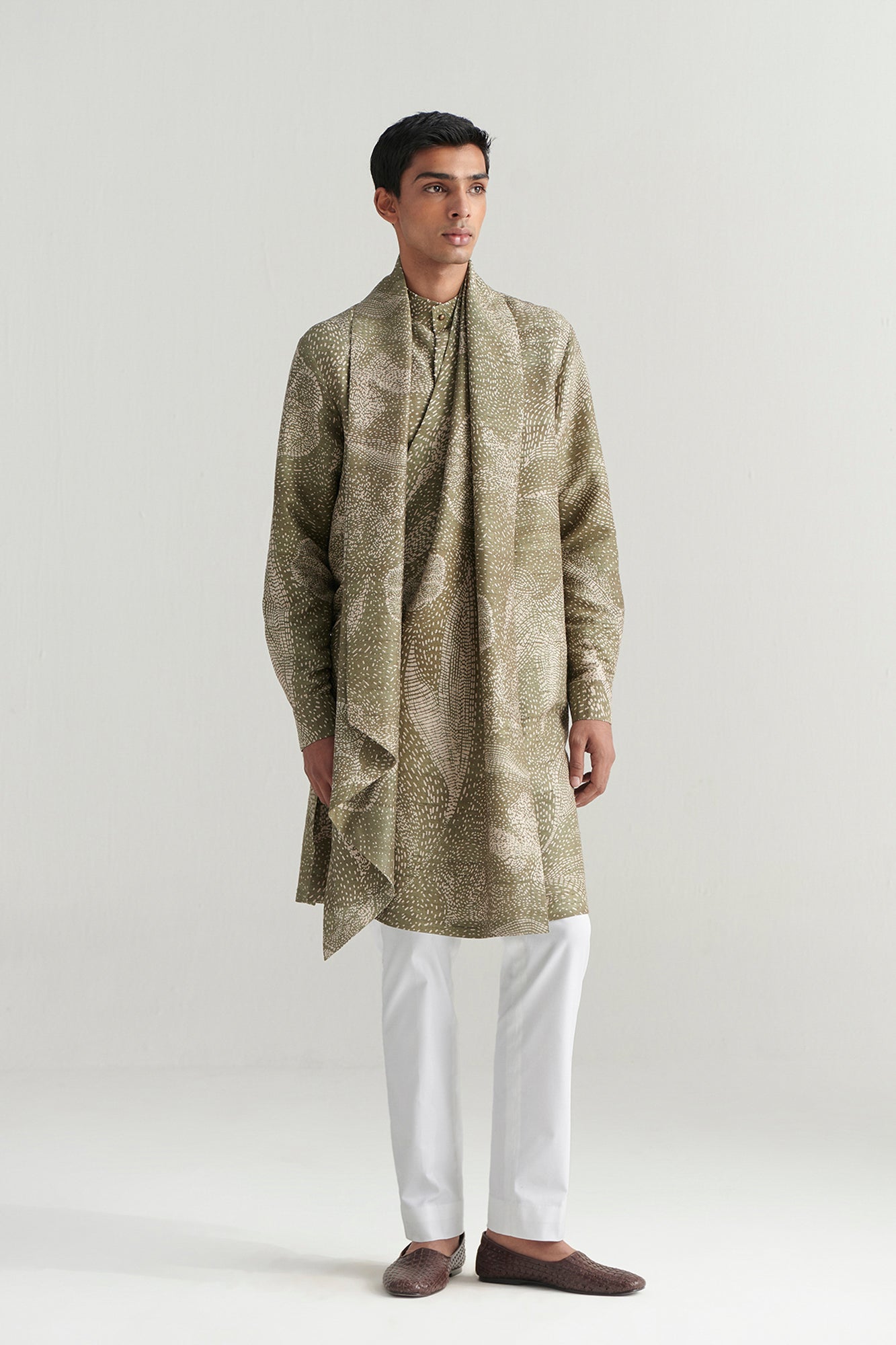 ESHTO-KURTA SET WITH DETACHABLE STOLE