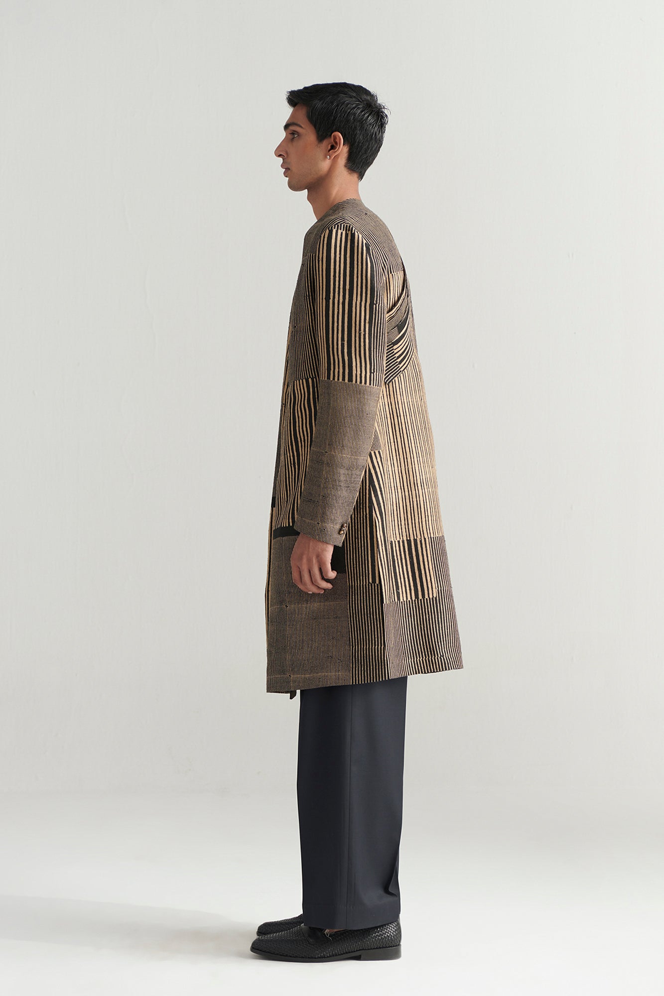 KAVI-KURTA SET WITH DETACHABLE STOLE