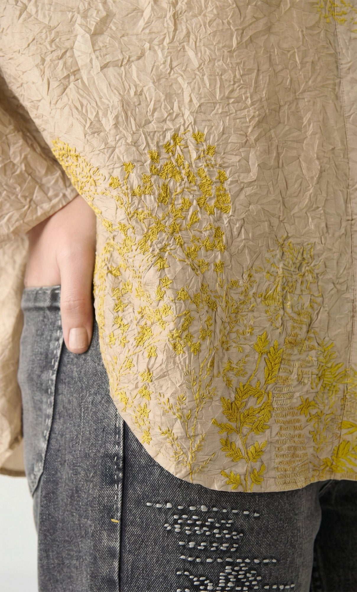 WHITE SAND KANTHA EMBROIDERY TOP