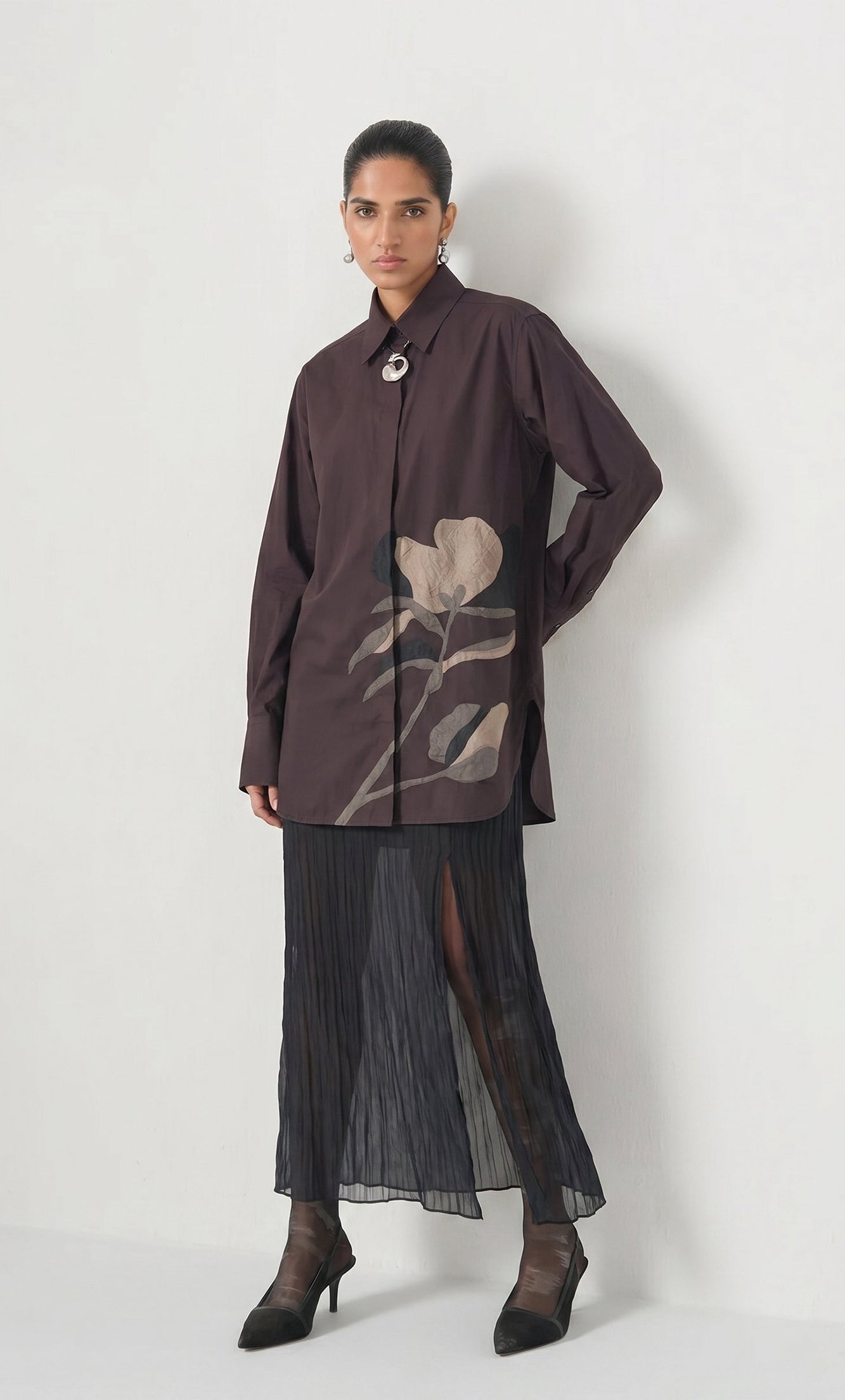 CHOCOLATE BROWN FLORAL APPLIQUE TOP