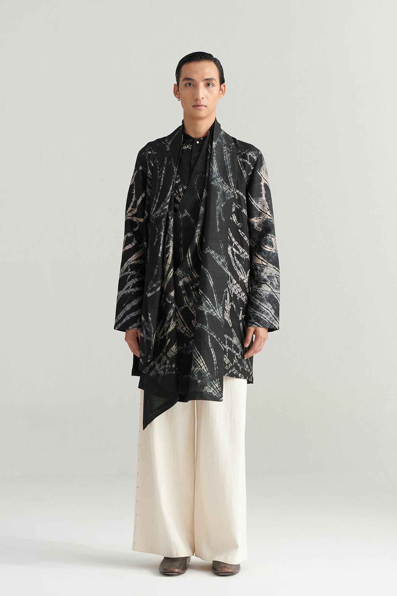 AMAY-KURTA SET WITH DETACHABLE STOLE