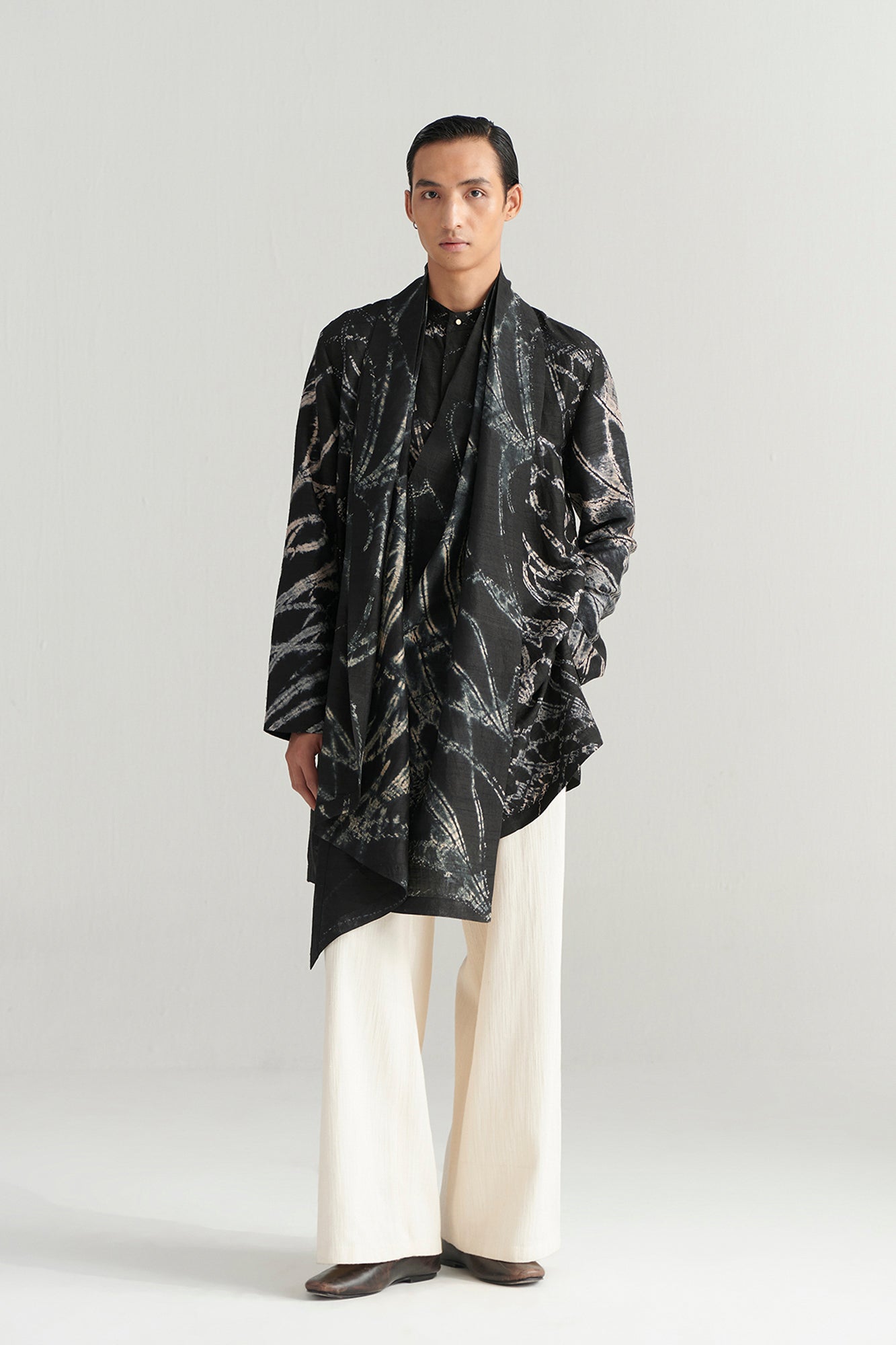 AMAY-KURTA SET WITH DETACHABLE STOLE