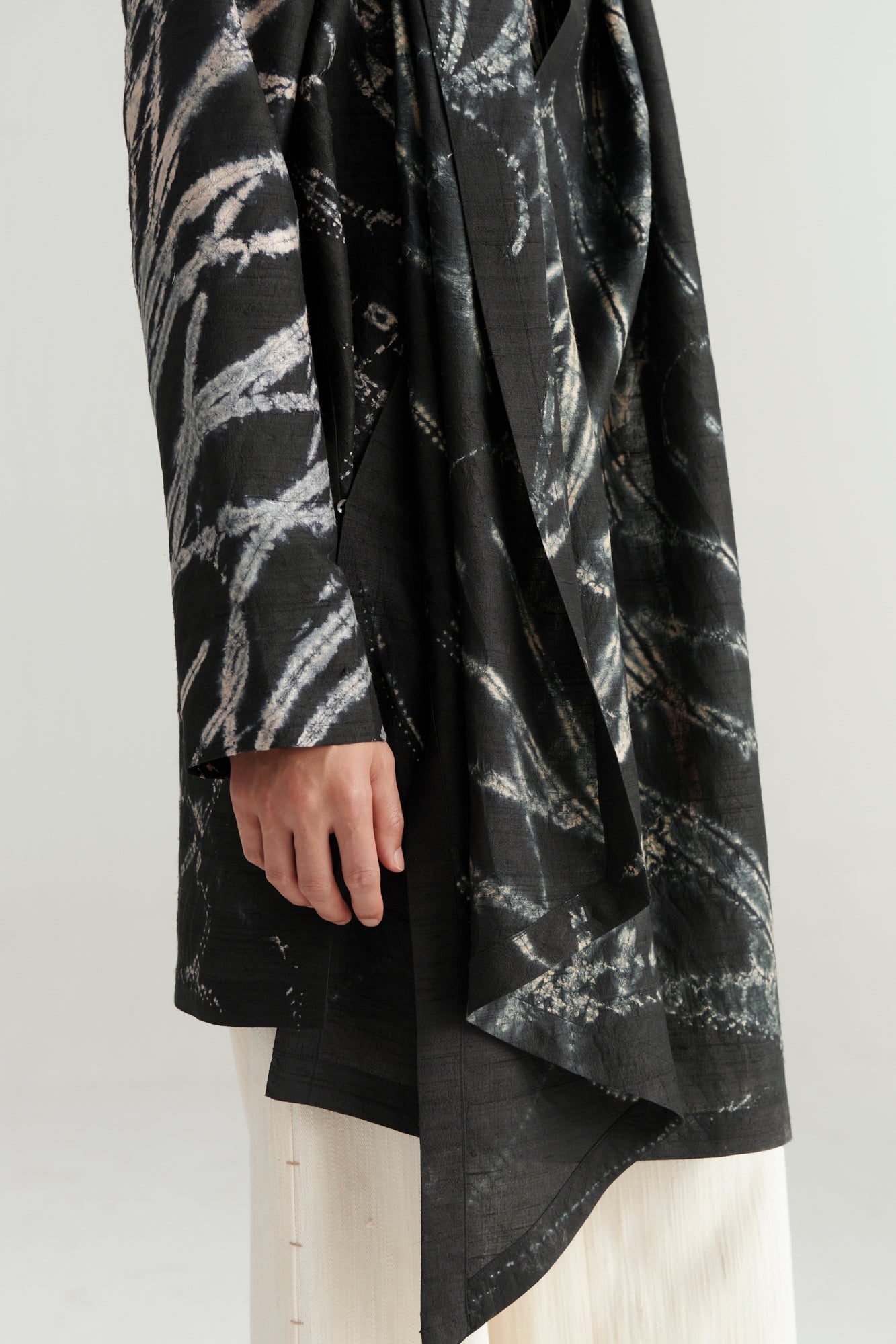 AMAY-KURTA SET WITH DETACHABLE STOLE