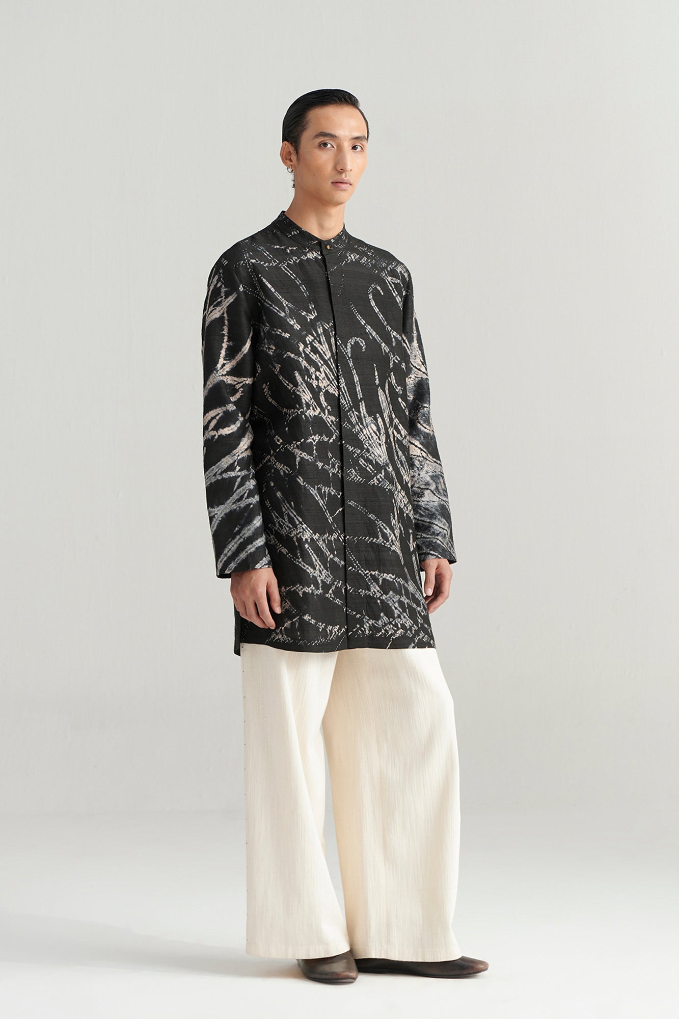 AMAY-KURTA SET WITH DETACHABLE STOLE