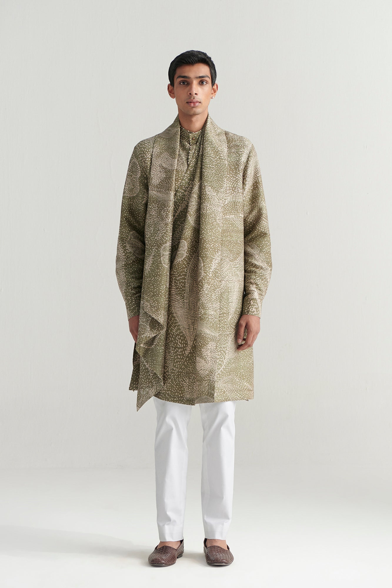 ESHTO-KURTA SET WITH DETACHABLE STOLE