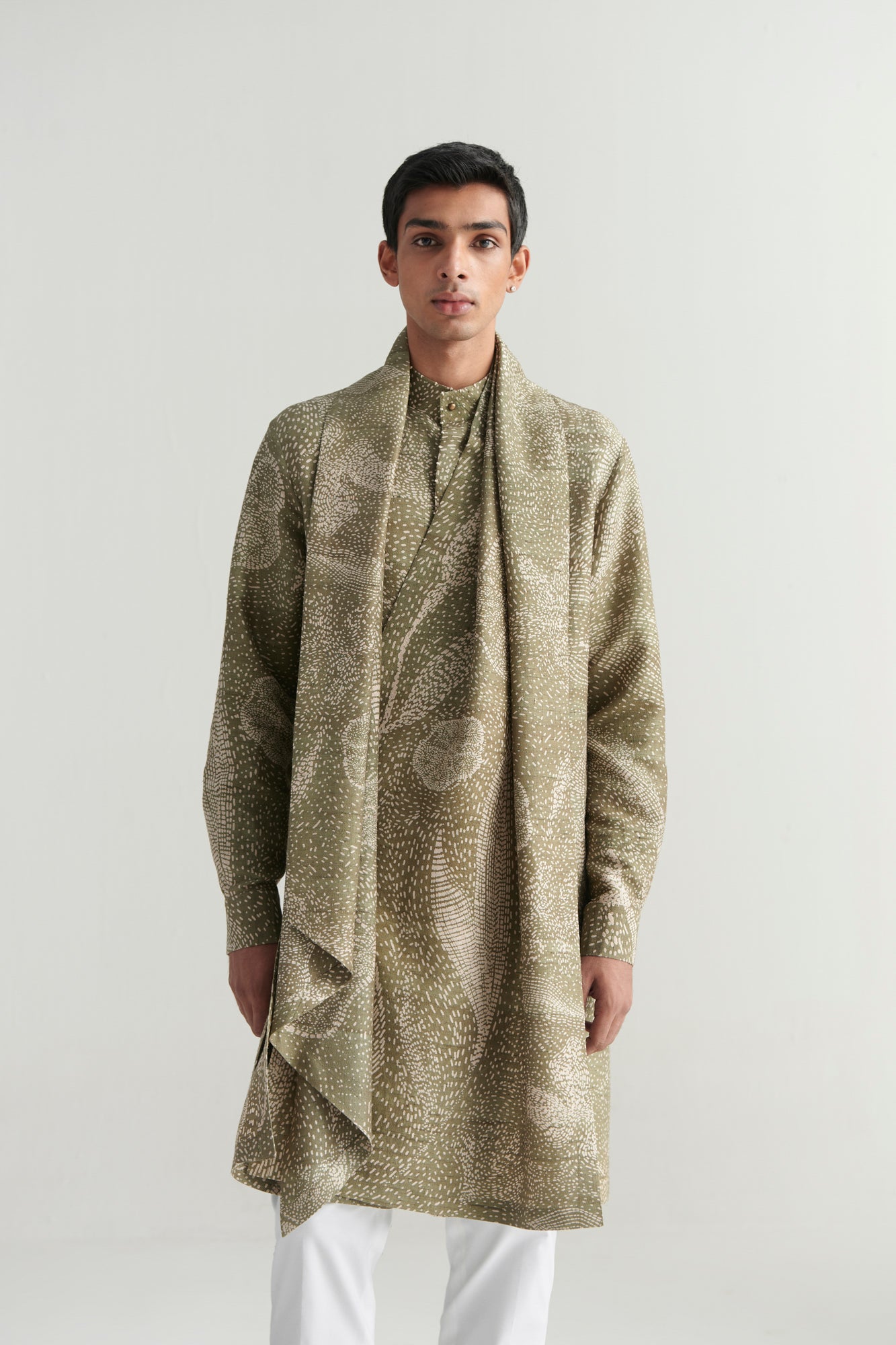 ESHTO-KURTA SET WITH DETACHABLE STOLE