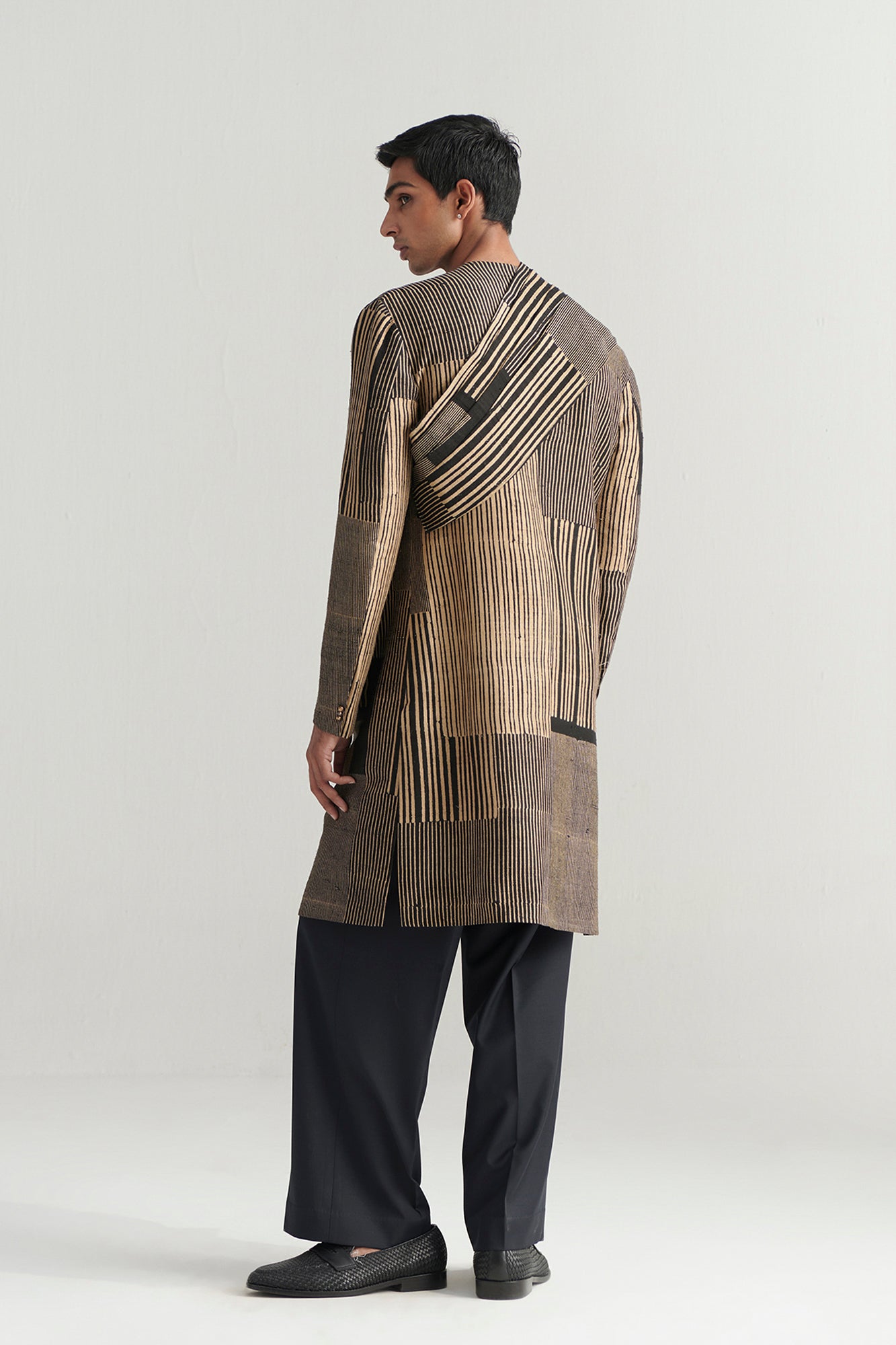 KAVI-KURTA SET WITH DETACHABLE STOLE