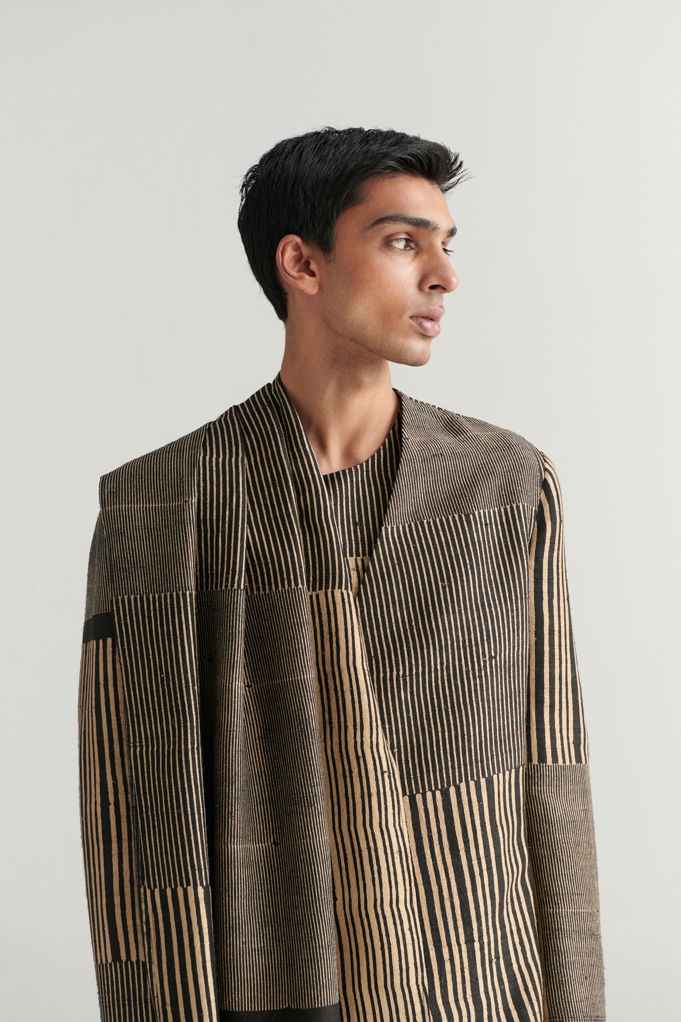 KAVI-KURTA SET WITH DETACHABLE STOLE