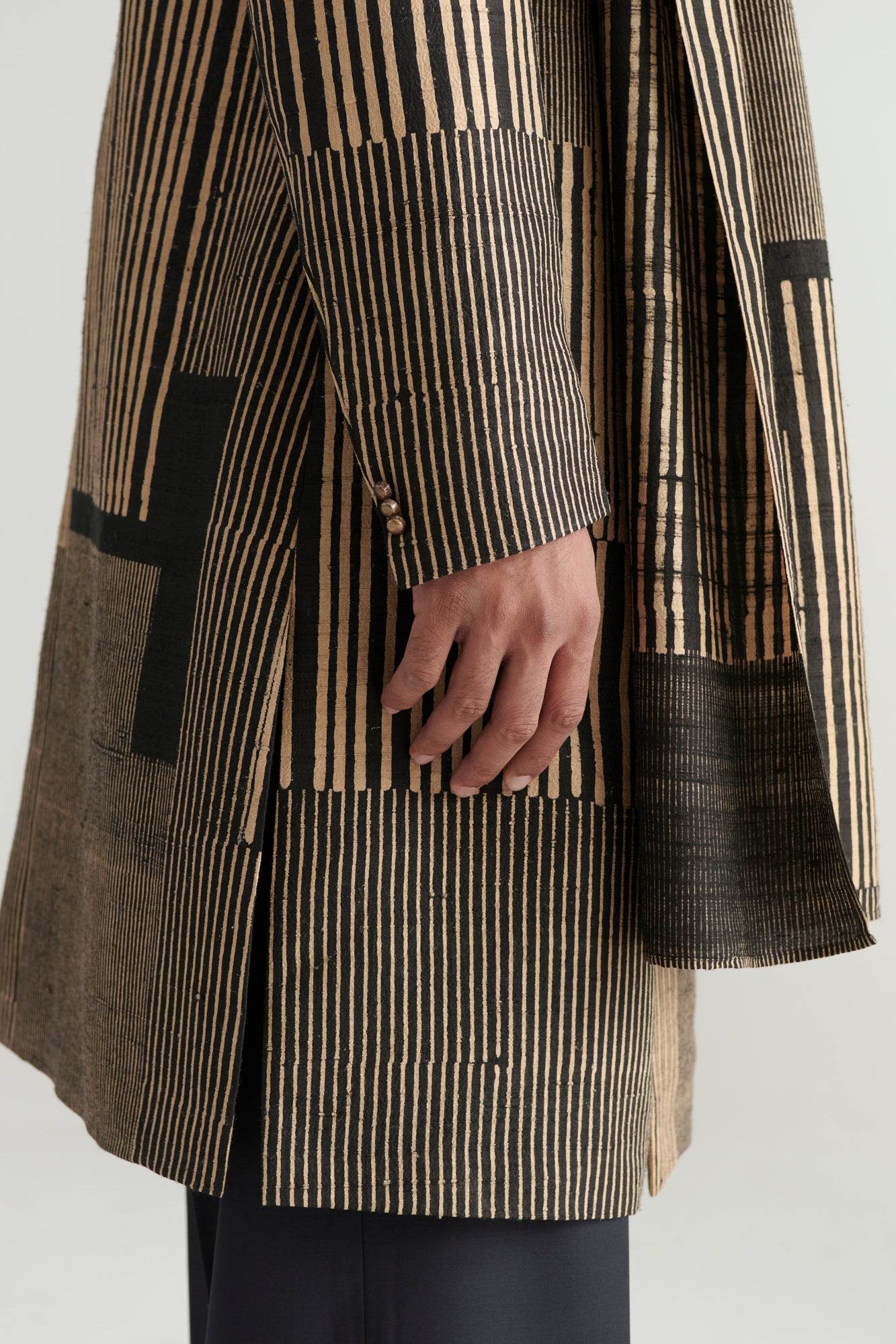 KAVI-KURTA SET WITH DETACHABLE STOLE