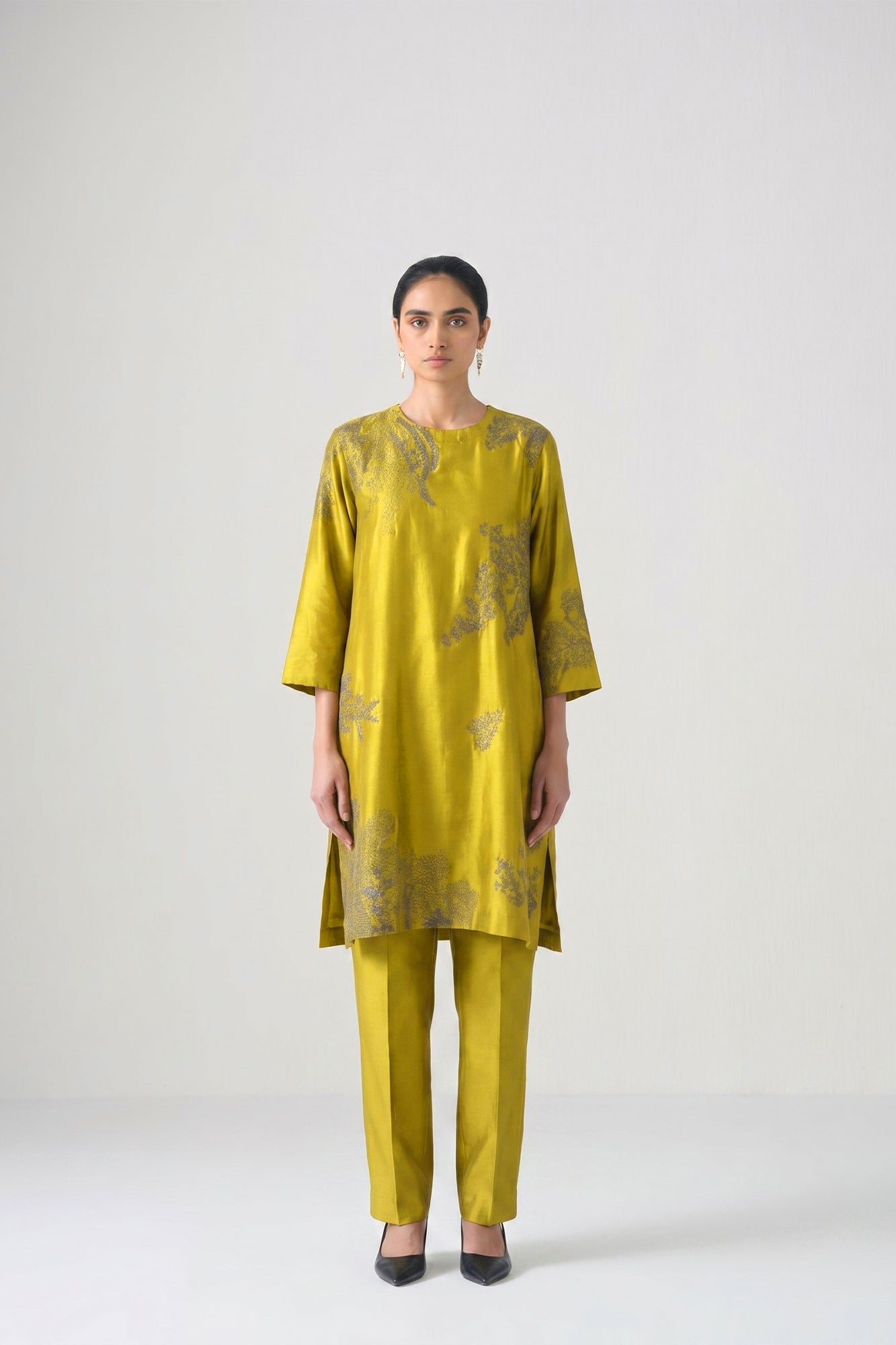 NASHPATI GREEN FLORAL EMBROIDERY TUNIC SET